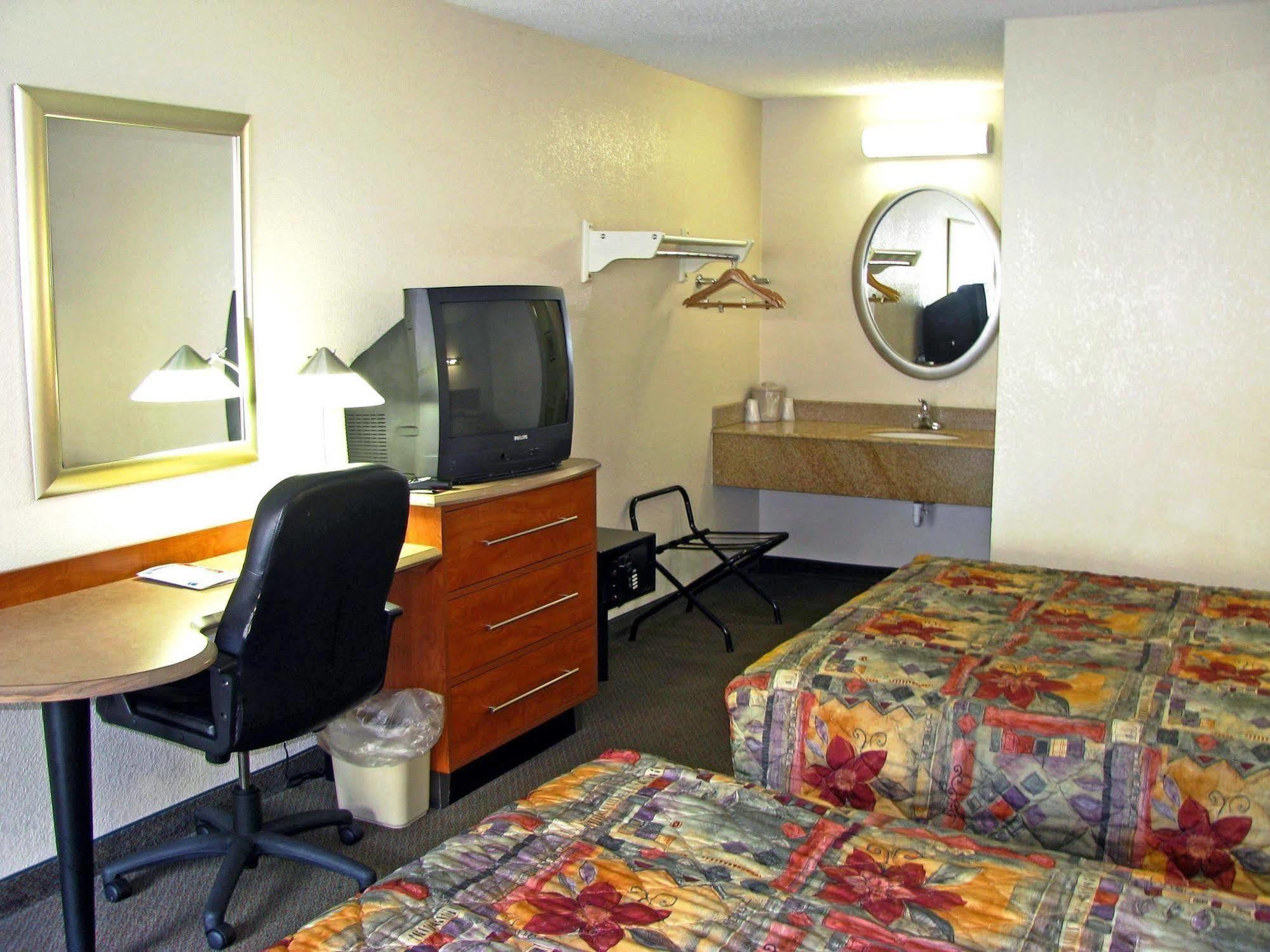 Hotel 6-dayton, Oh -